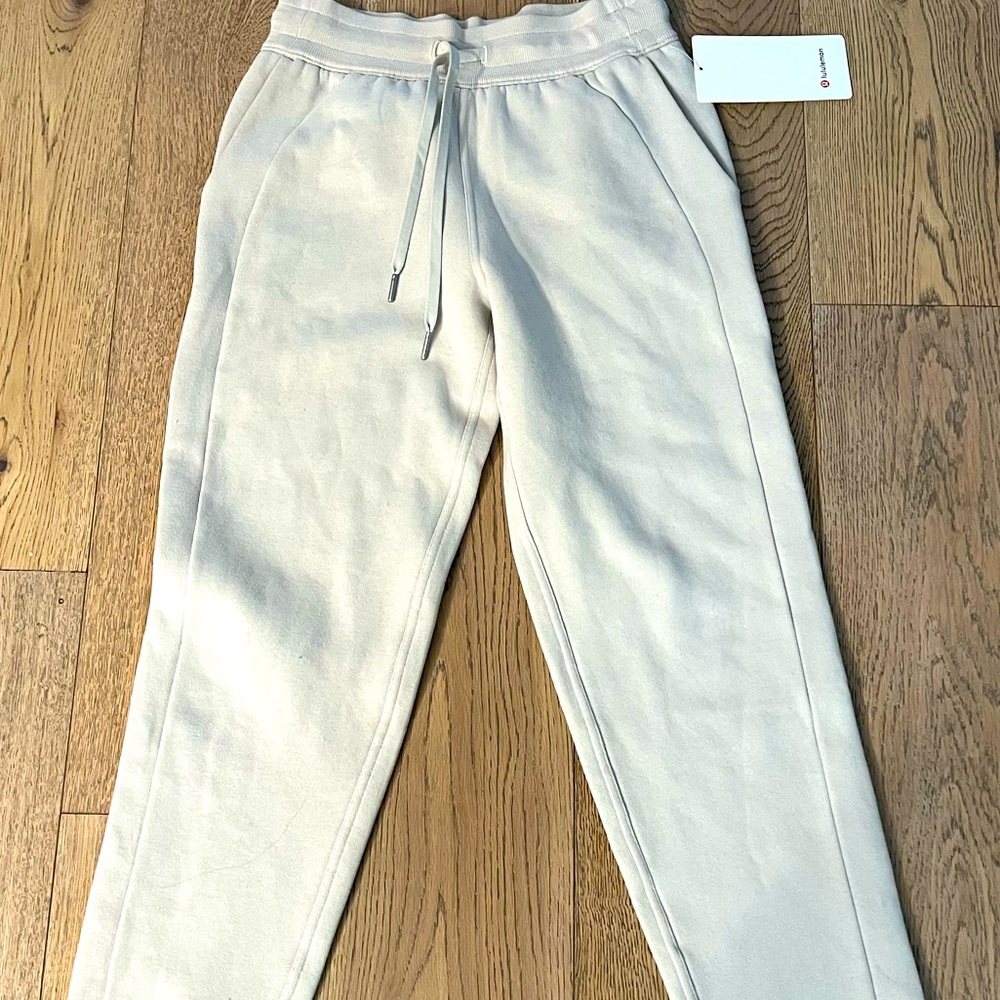 Lululemon HR Scuba Joggers - NWT size 4